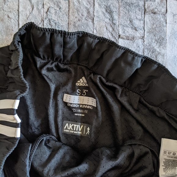 🔥 Adidas Shorts - Picture 3 of 4